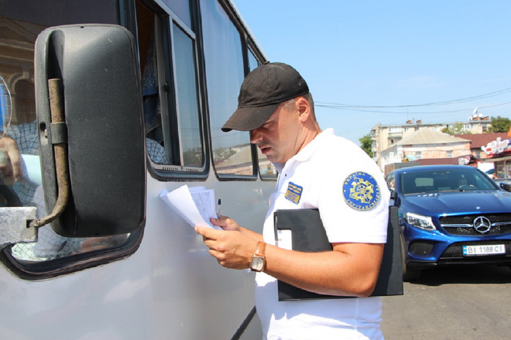 Должостные лица Укртрансбезопасности проверяют транспорт