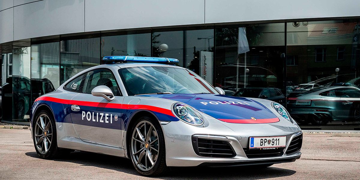 поліцейська машина Porsche 911 Carrera в Австрії