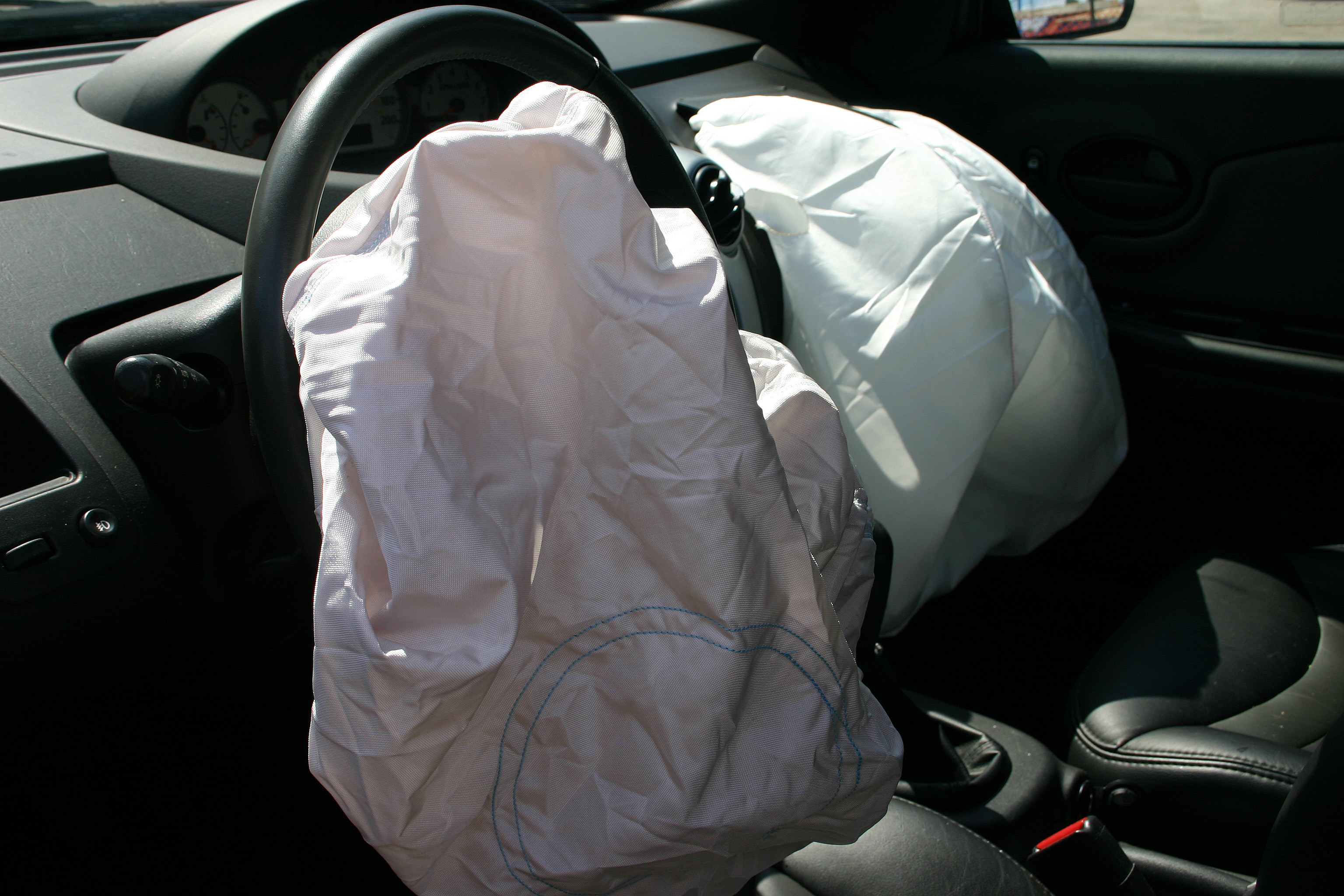 Чому подушки безпеки є обов'язковими в автомобілях