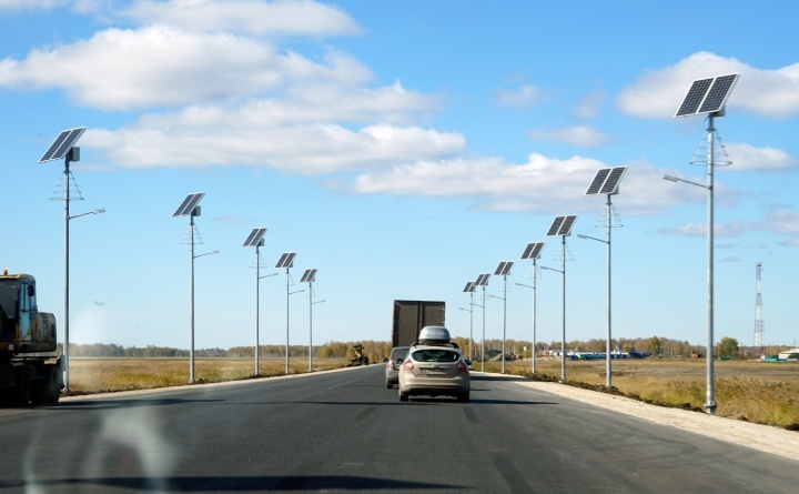 Фонари на солнечных батареях на украинских дорогах