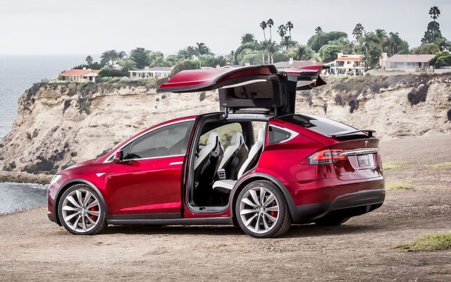 Недостатки электрокара Tesla Model X 