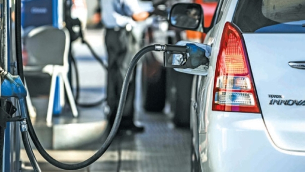 Цены на бензин снизятся на 3-5%