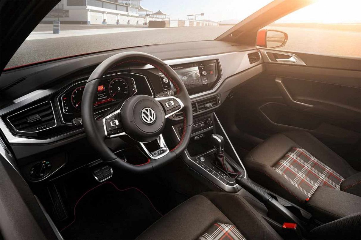Салон Volkswagen Polo Sedan в базовой комплектации 
