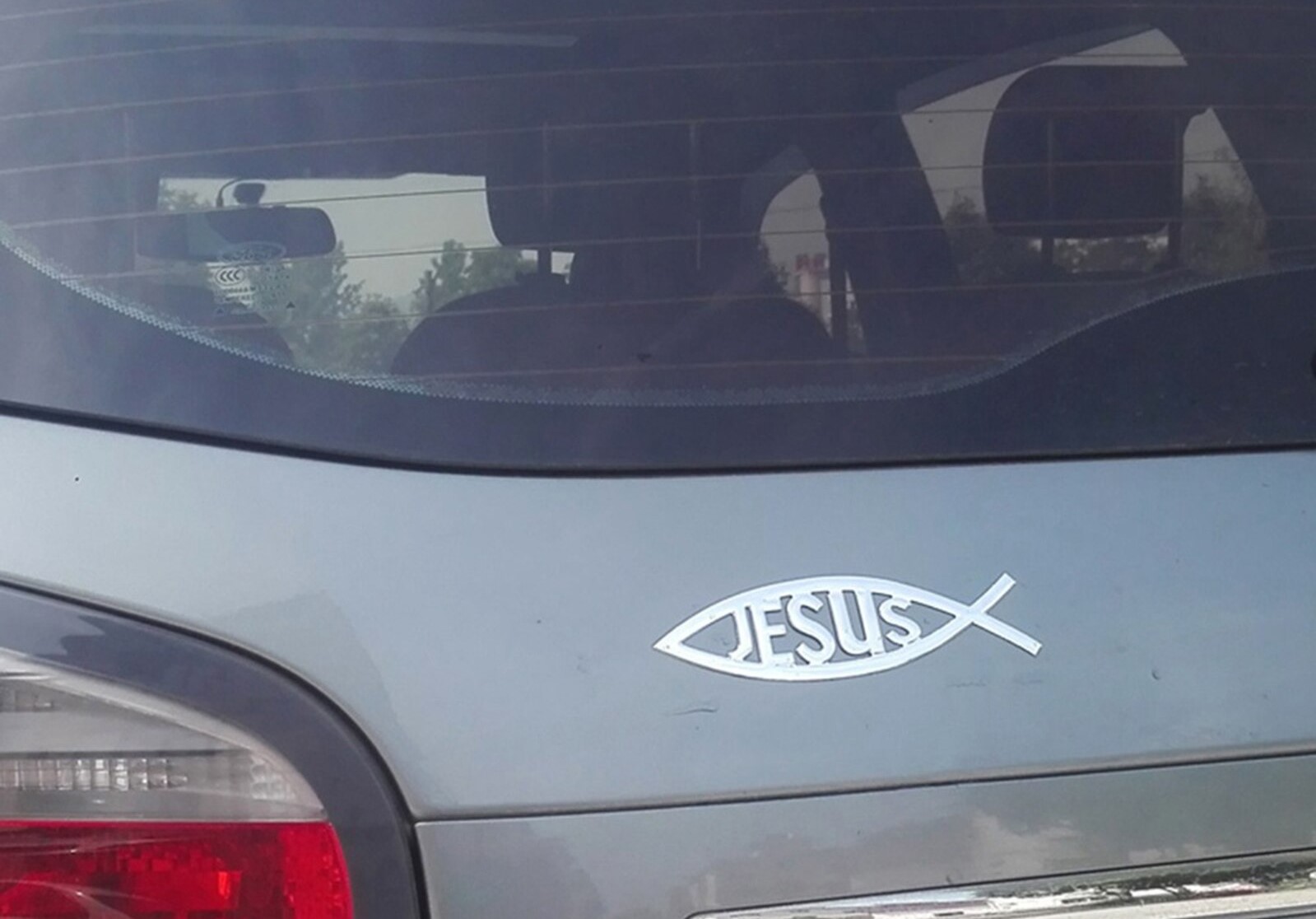 рибка на машині релігійний символ