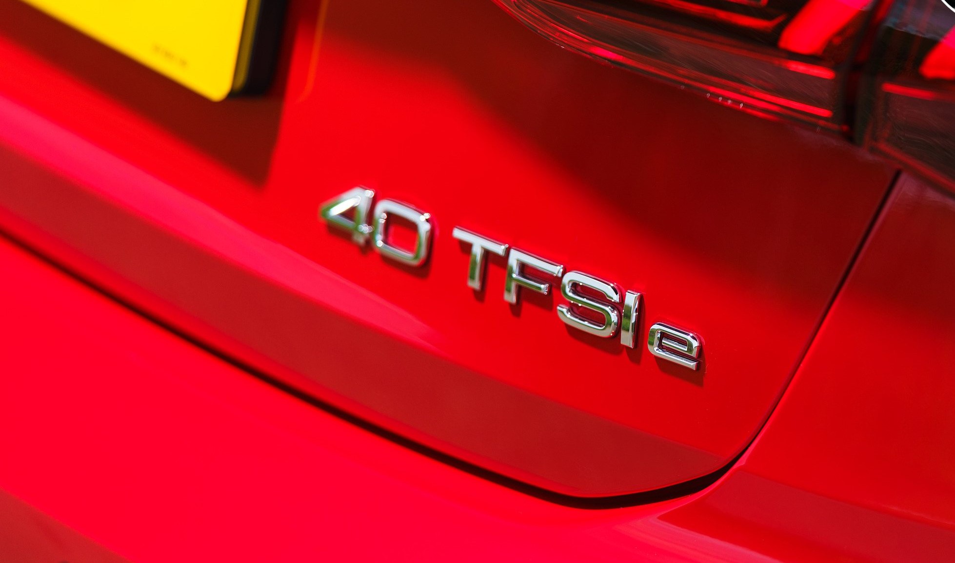 Що означає напис Audi TFSI e