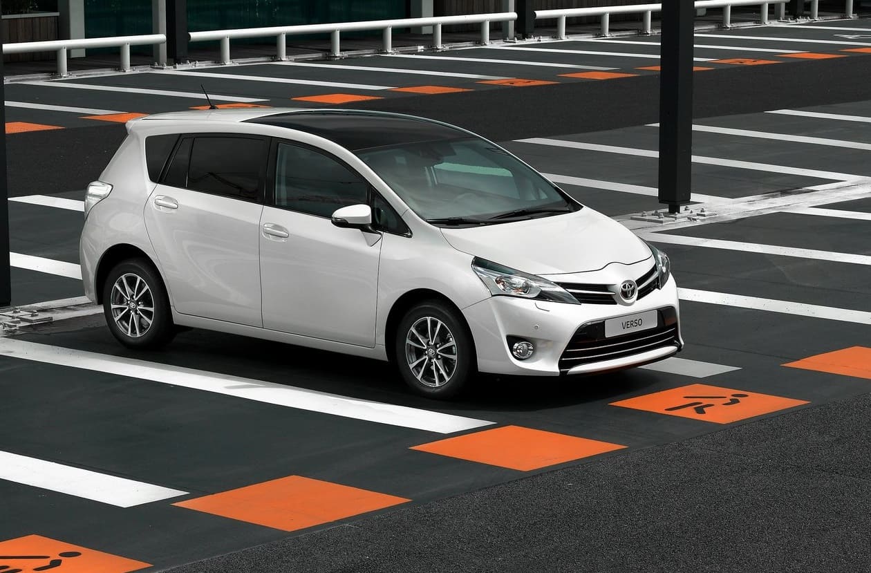 Подобрать машину Toyota Verso для мамы