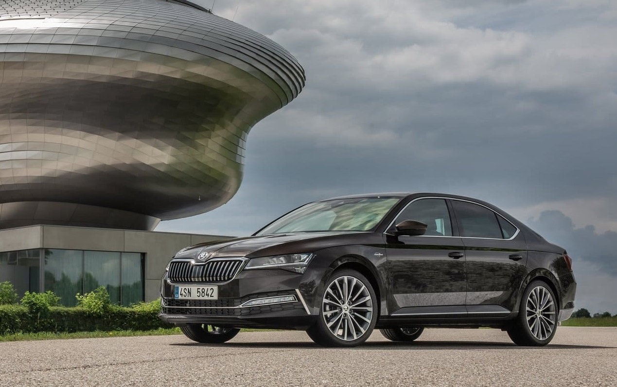 Какая вместительность багажника Skoda Superb