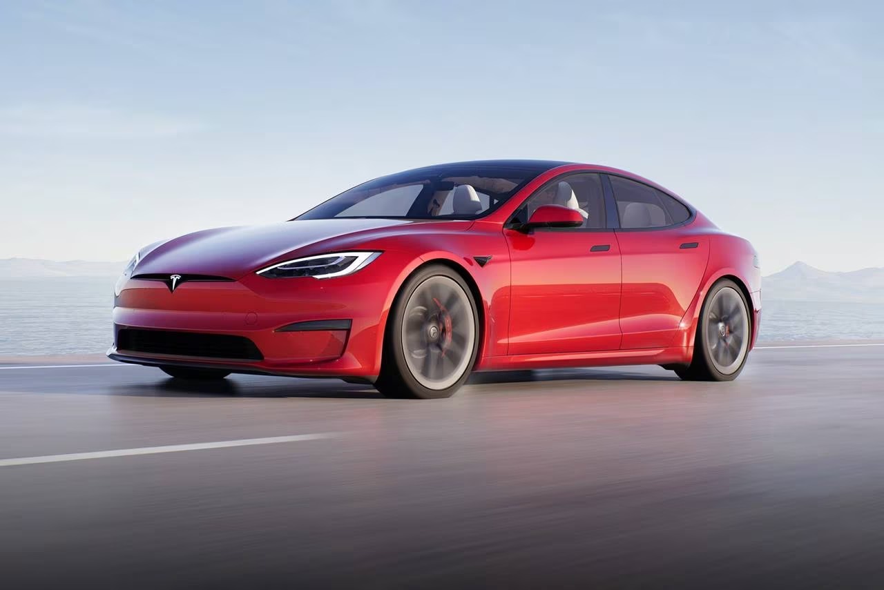 Найти электромобиль Тесла Model S