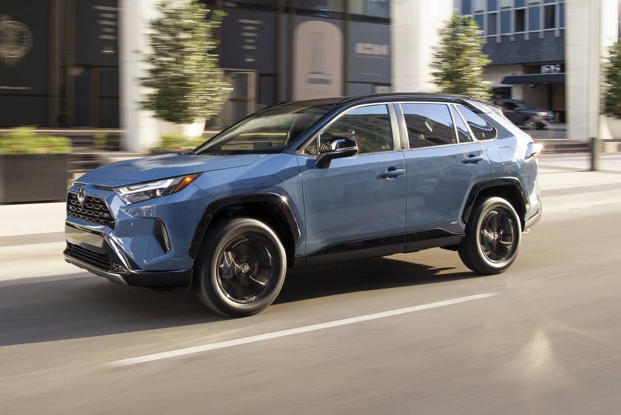 вибрати гібрид Toyota RAV4 Hybrid зі США