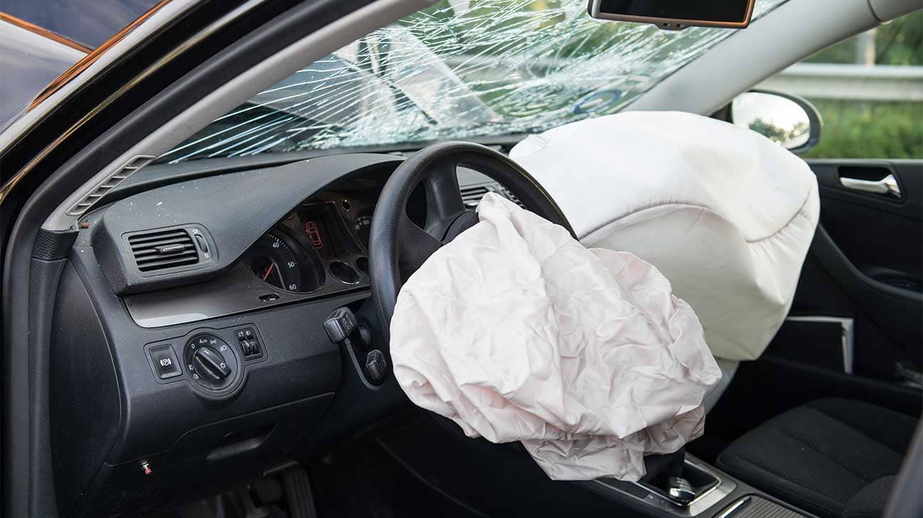 Повреждение подушек безопасности автомобиля