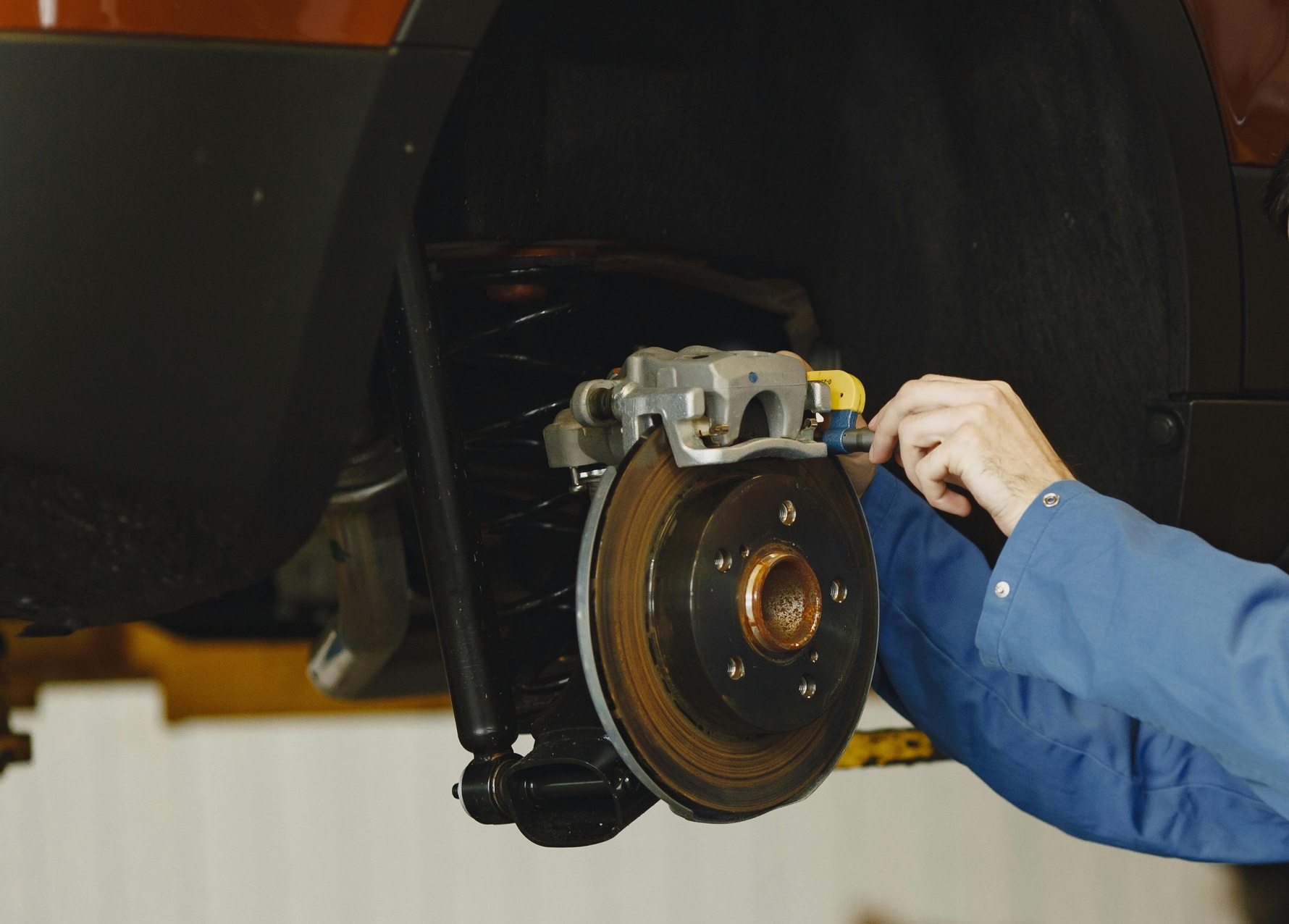 деформація диска авто чи призводить деформація диска до вібрацій в кермі на швидкості