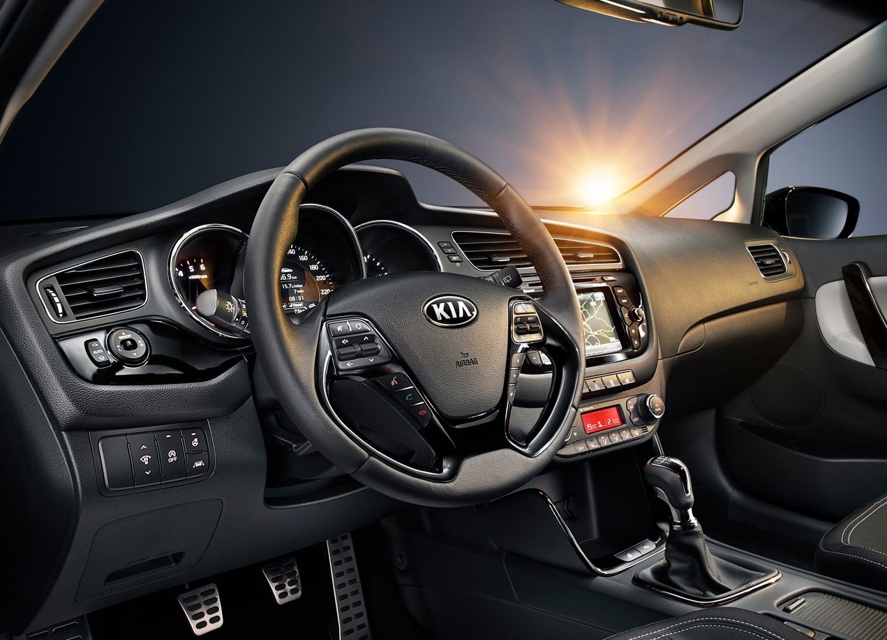 сколько места в салоне Kia Ceed
