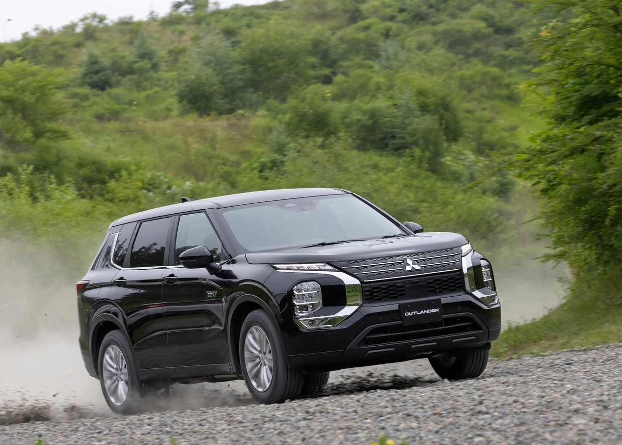 Mitsubishi Outlander выбрать гибрид Mitsubishi Outlander