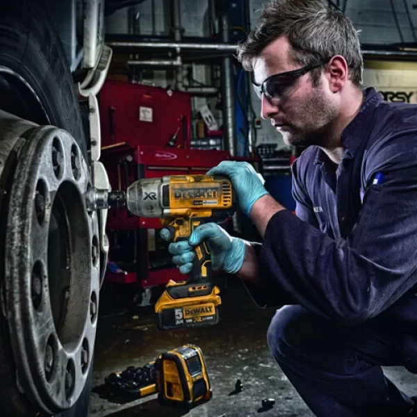 аккумуляторный гайковерт для гаража