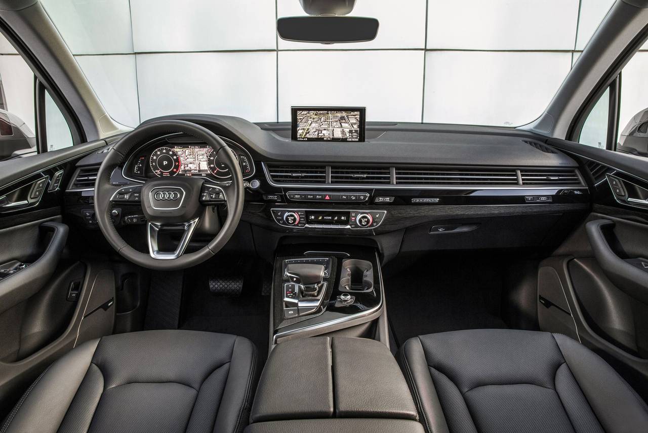 Недостатки салона внедорожника Audi Q7