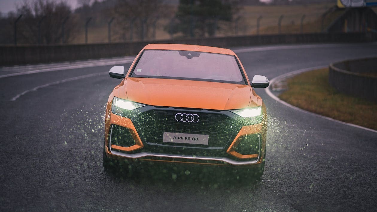 Знайти позашляховик Audi RS Q8