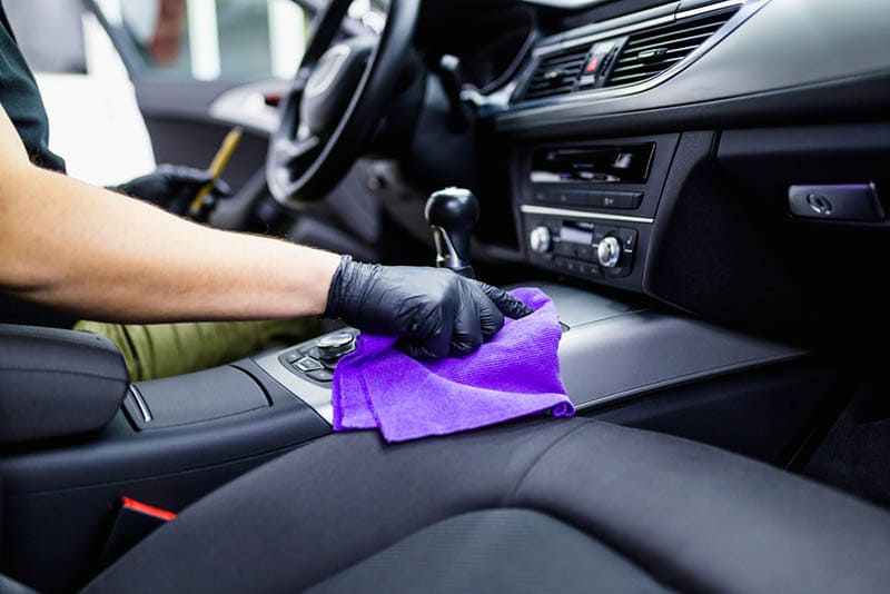 Корисні поради щодо прибирання в автомобілі