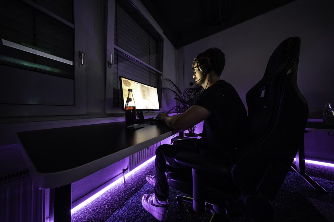 крісло для геймера яке крісло підійде для віртуальних автомобільних гонок