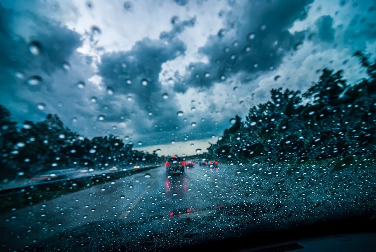 Безопасное вождение в дождь