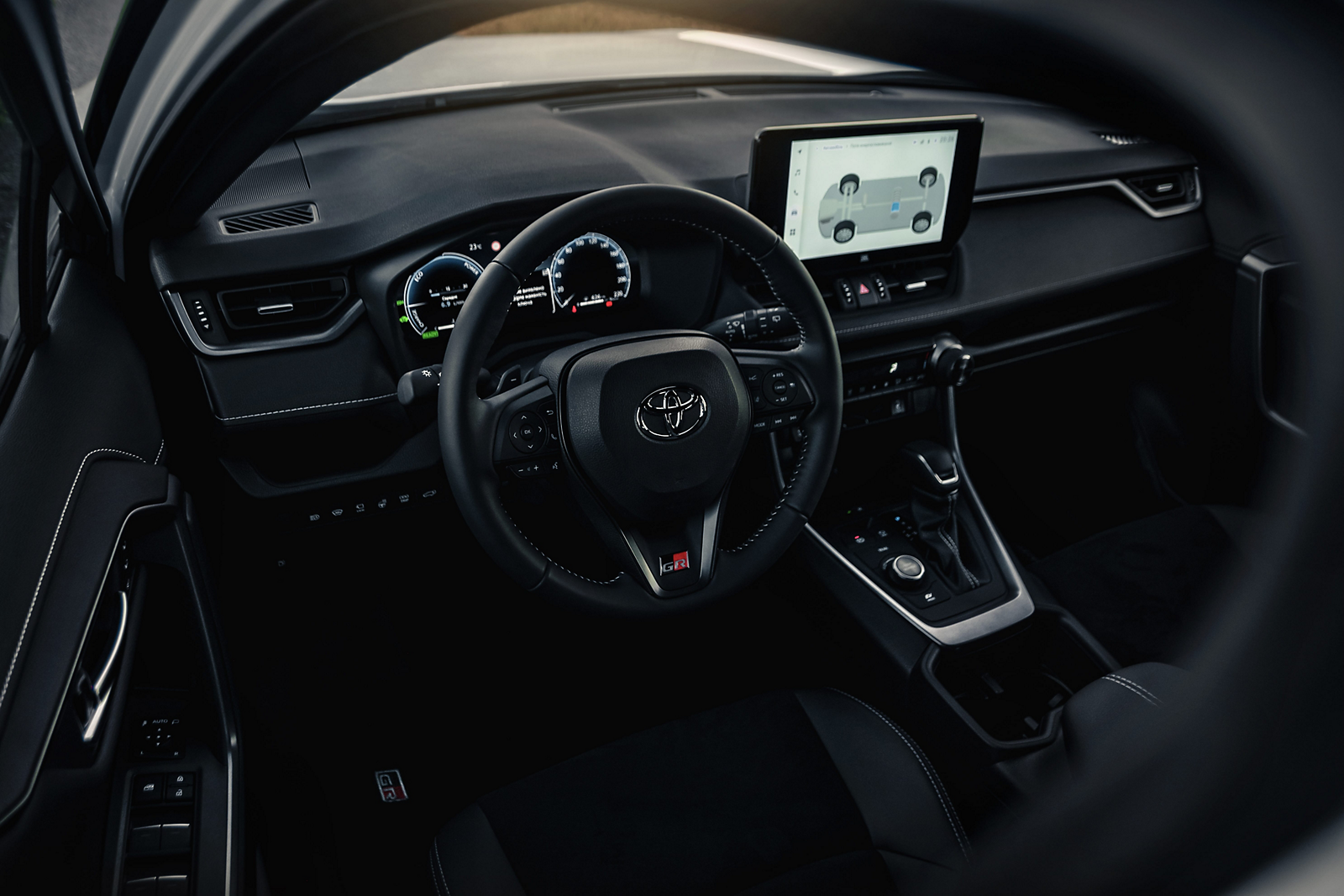 дизайн салона Toyota RAV4 