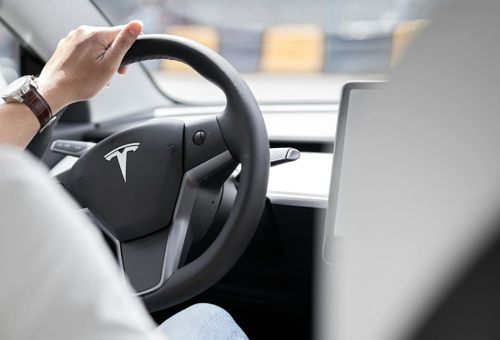 Чому в електромобілі Тесла не працює автопілот